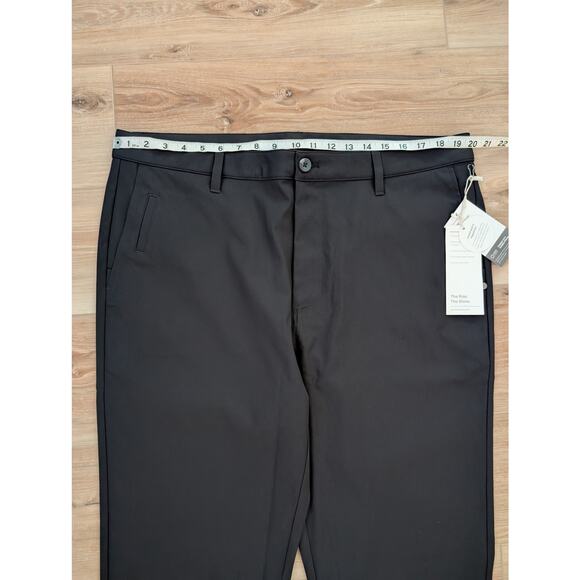 NWT Vuori Men’s Cascade Tech Chino Pant Athletic Slim Fit 30" in Black size 38 - Picture 6 of 8
